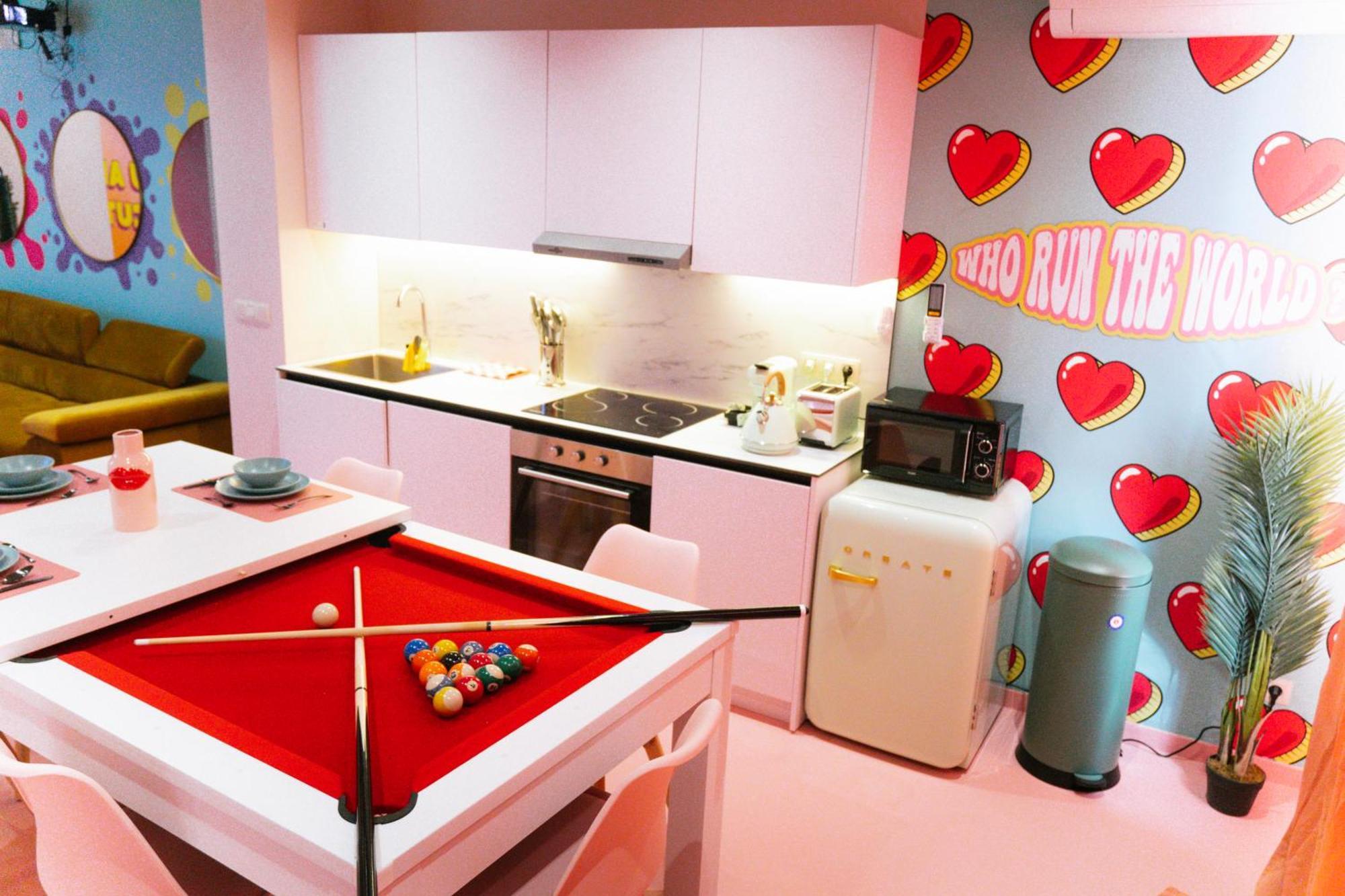 Capsule Girl Power Spa - Balneo - Sauna - Karaoke - Billard - 2 Chambres Charleroi Zewnętrze zdjęcie