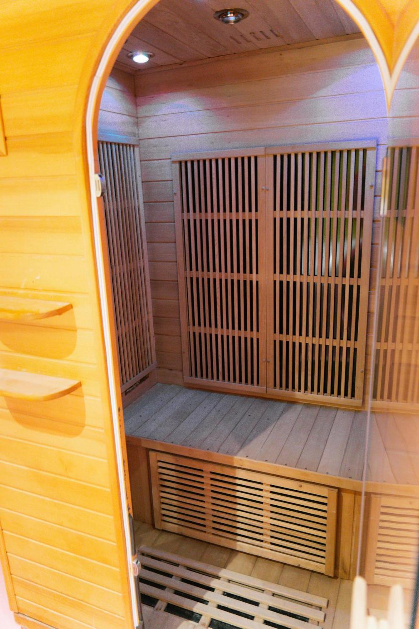 Capsule Girl Power Spa - Balneo - Sauna - Karaoke - Billard - 2 Chambres Charleroi Zewnętrze zdjęcie