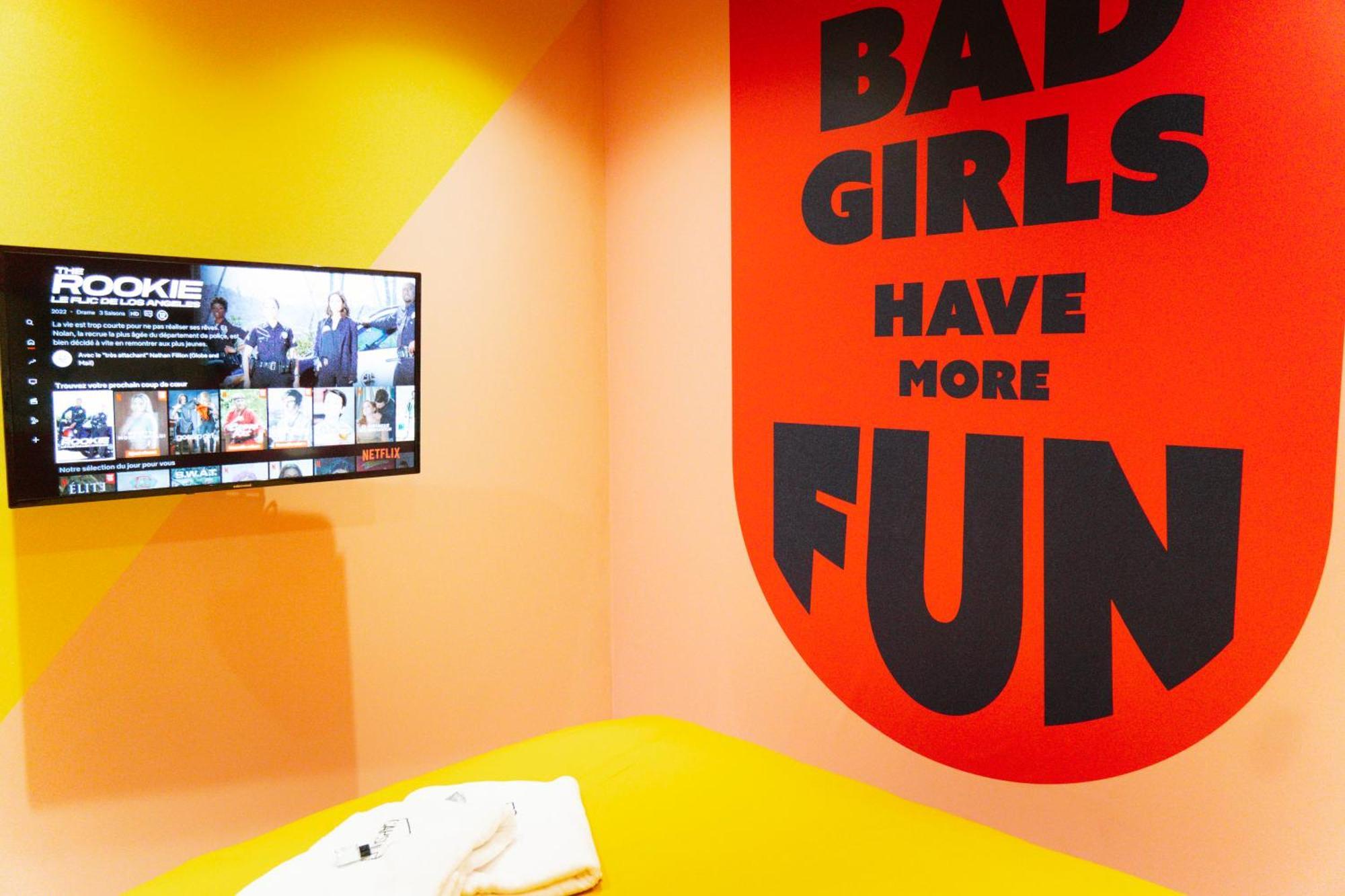 Capsule Girl Power Spa - Balneo - Sauna - Karaoke - Billard - 2 Chambres Charleroi Zewnętrze zdjęcie