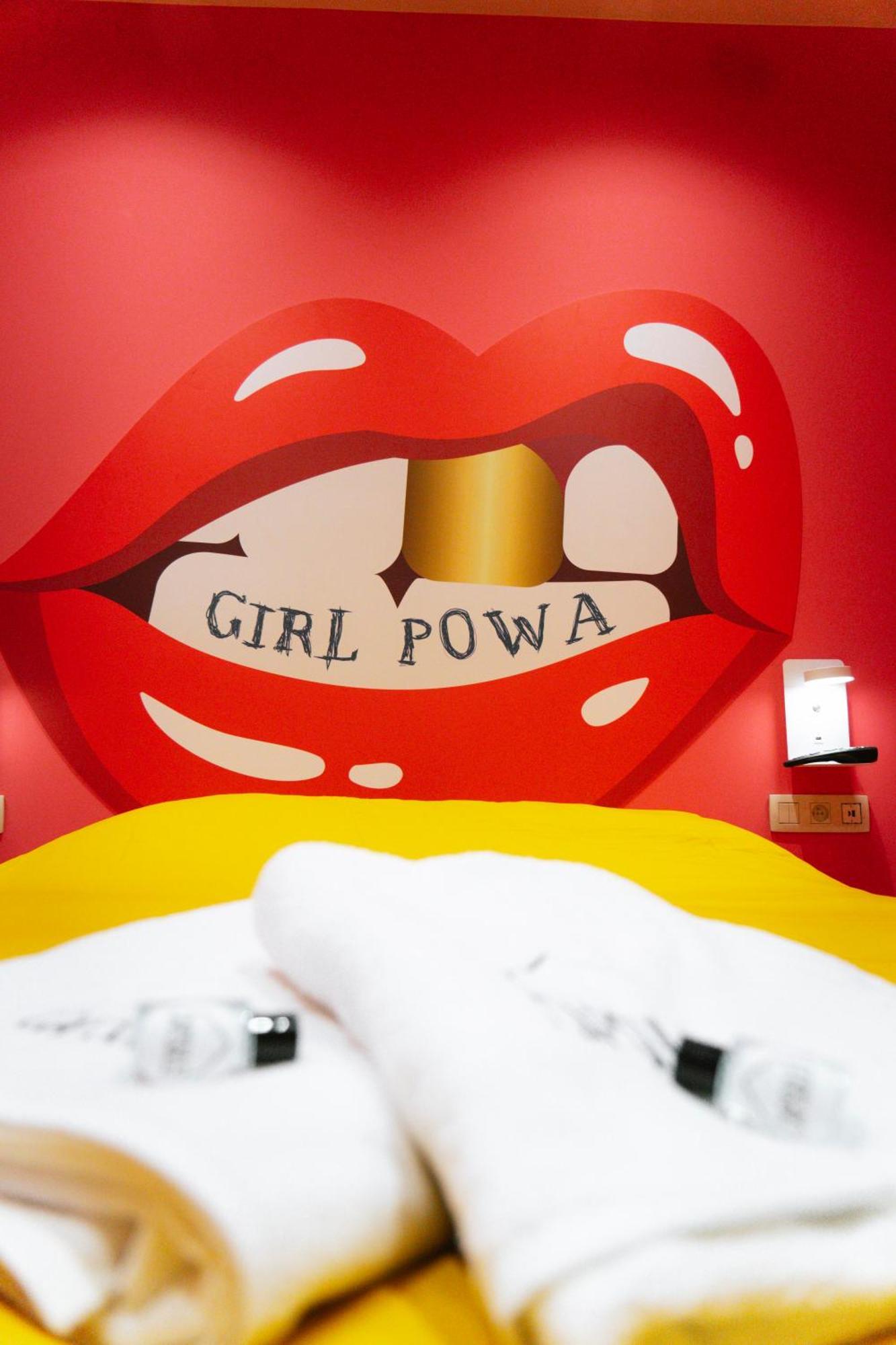 Capsule Girl Power Spa - Balneo - Sauna - Karaoke - Billard - 2 Chambres Charleroi Zewnętrze zdjęcie