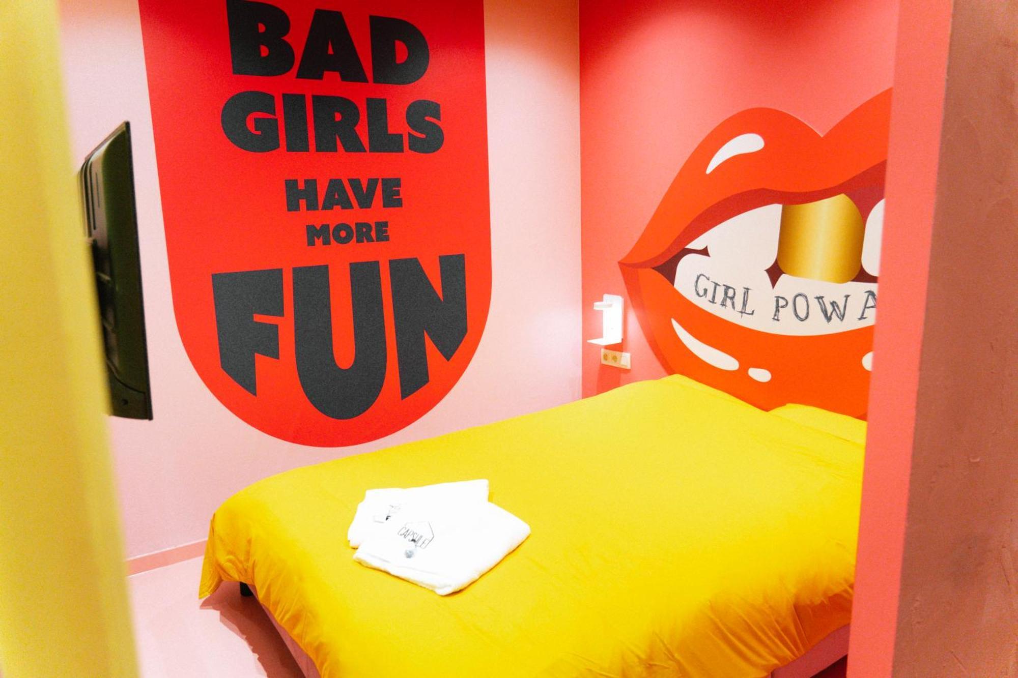 Capsule Girl Power Spa - Balneo - Sauna - Karaoke - Billard - 2 Chambres Charleroi Zewnętrze zdjęcie