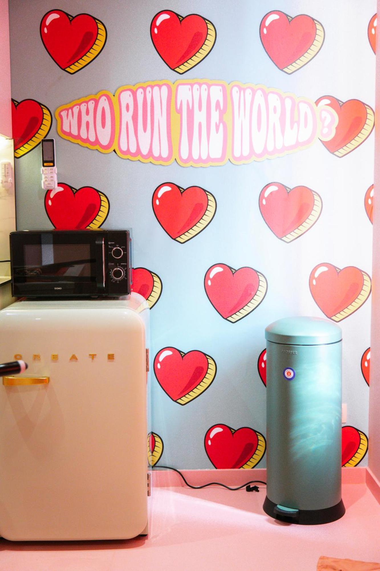 Capsule Girl Power Spa - Balneo - Sauna - Karaoke - Billard - 2 Chambres Charleroi Zewnętrze zdjęcie